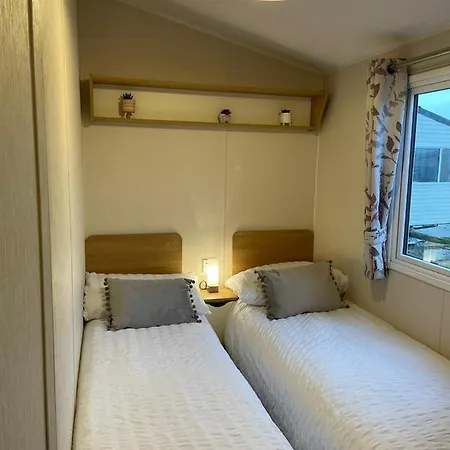 Coastal Retreats, Beech Rise, Primrose Valley * ファイリー